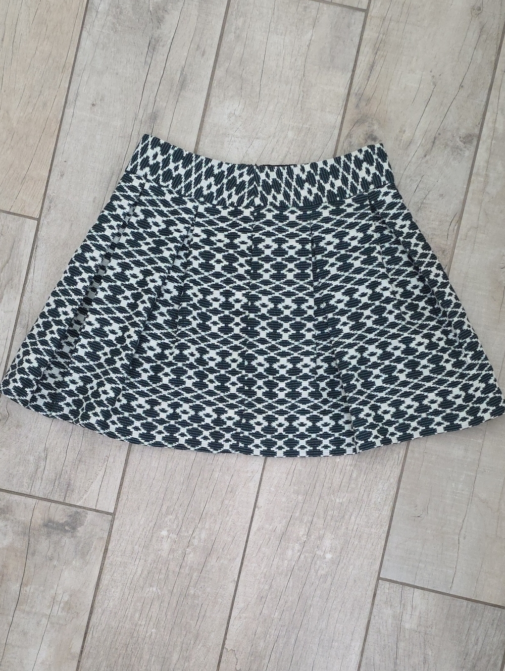 Women’s Black, White & Green Patterned A-Line Skirt